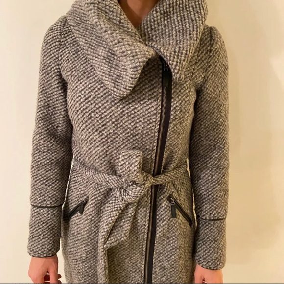 Coat - Picture 1 of 3